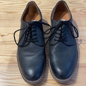 Men's black dress shoes